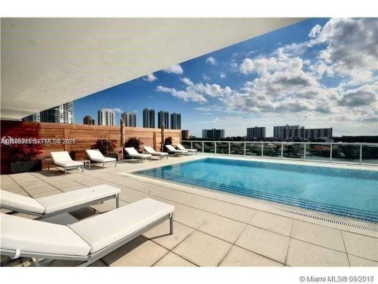 400 Sunny Isles #819 image #9
