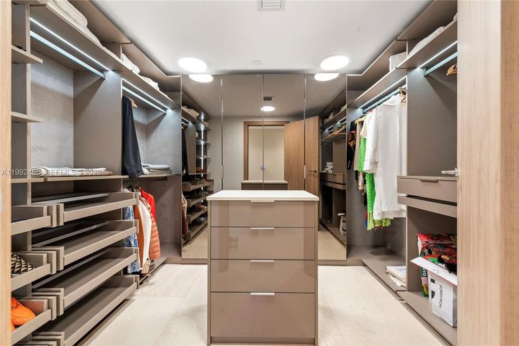 Onda Residences #303 image #18