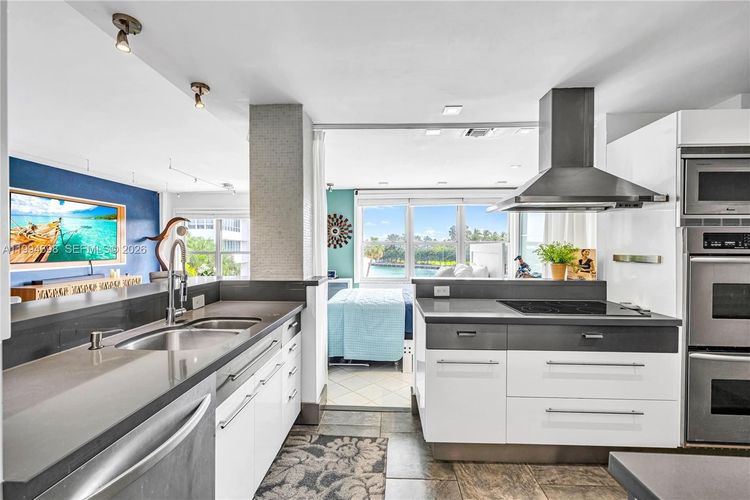 Blair House #3-C image #21