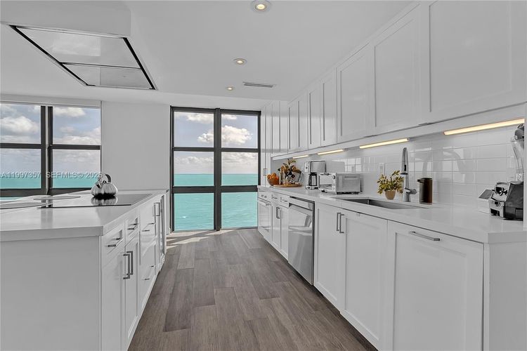 Towers of Key Biscayne #B807 image #6