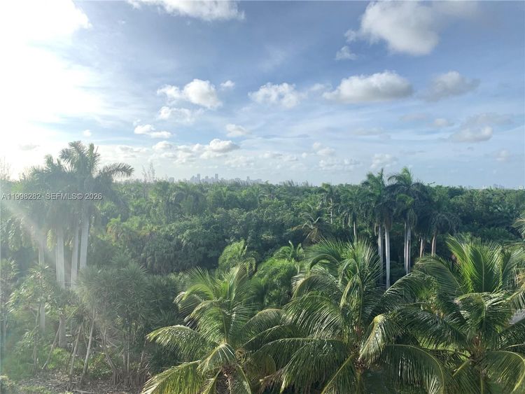 Commodore Club East #512 image #24