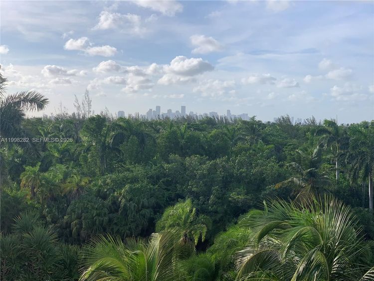 Commodore Club East #512 image #25