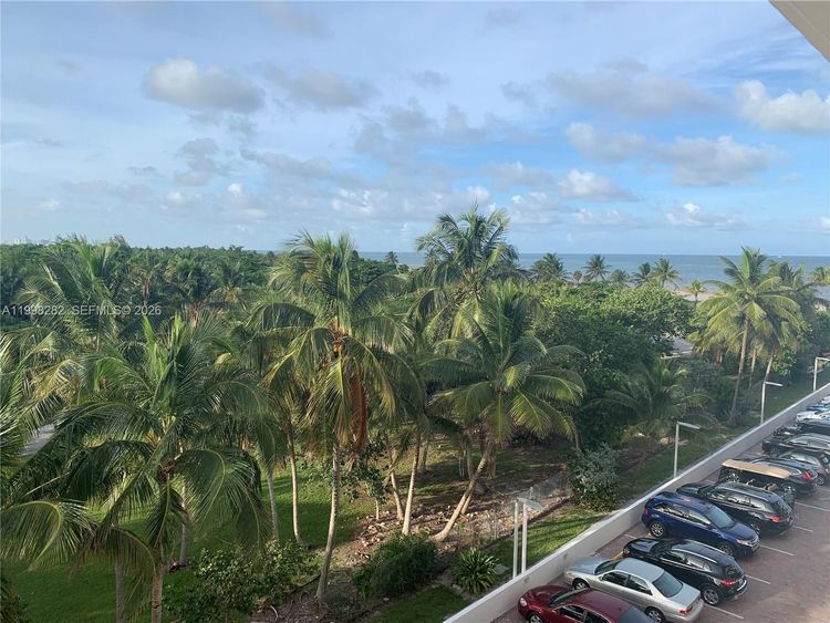 Commodore Club East #512 image #26