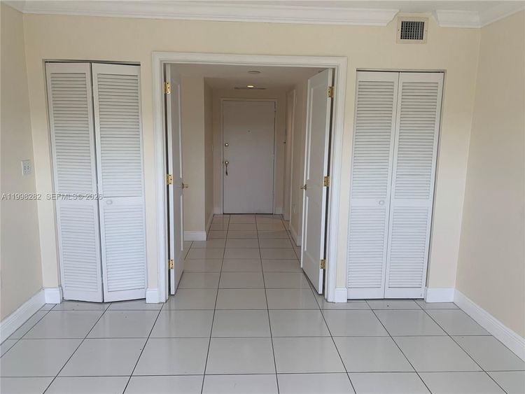 Commodore Club East #512 image #8