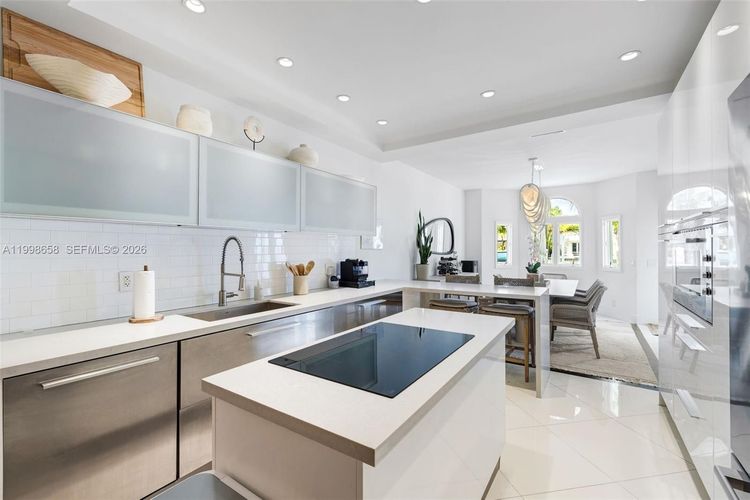Townhomes at Sunset Harbour #TH-102 image #11
