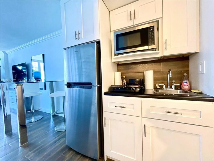 Aventura Beach Club #504 image #10