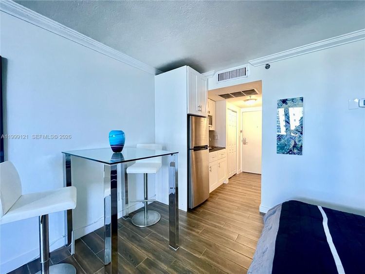 Aventura Beach Club #504 image #9