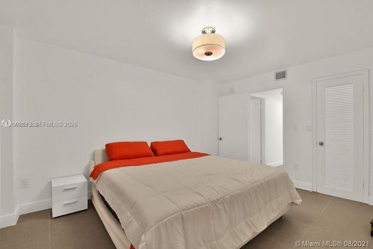 Del Prado South Tower #801 image #31