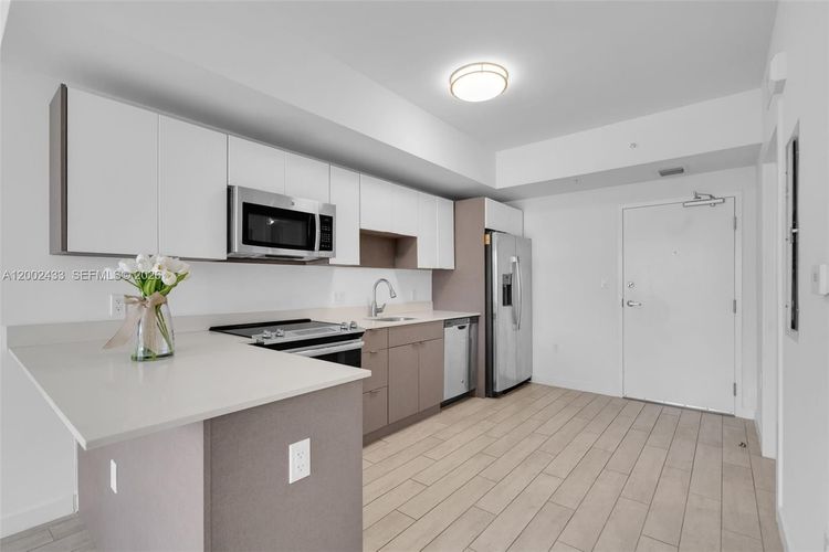 26 Edgewater #605 image #6