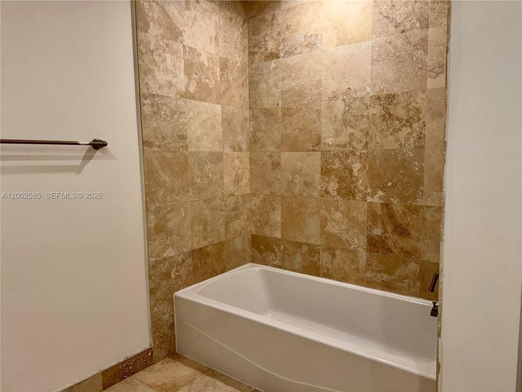 Duo Condo #2001W image #10