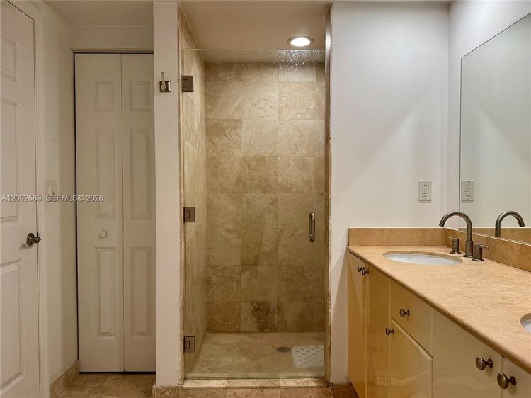 Duo Condo #2001W image #11