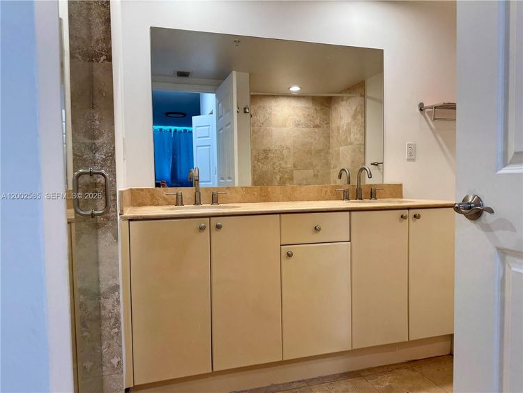 Duo Condo #2001W image #13