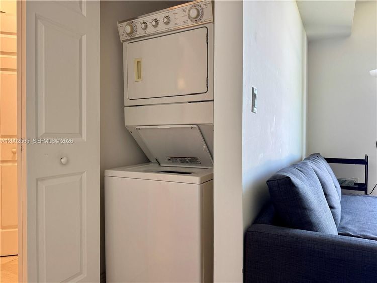 Duo Condo #2001W image #14