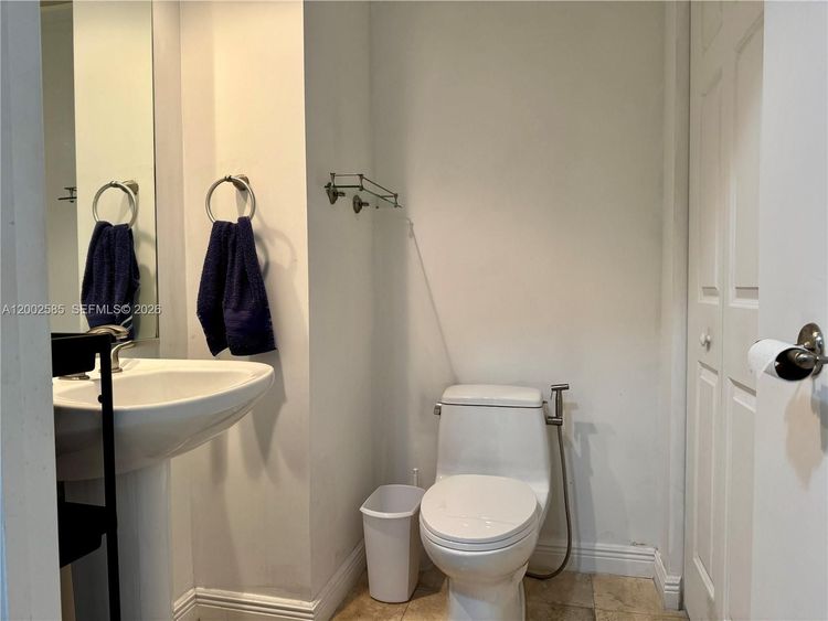 Duo Condo #2001W image #8
