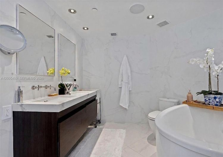 Grand Venetian #804 image #19
