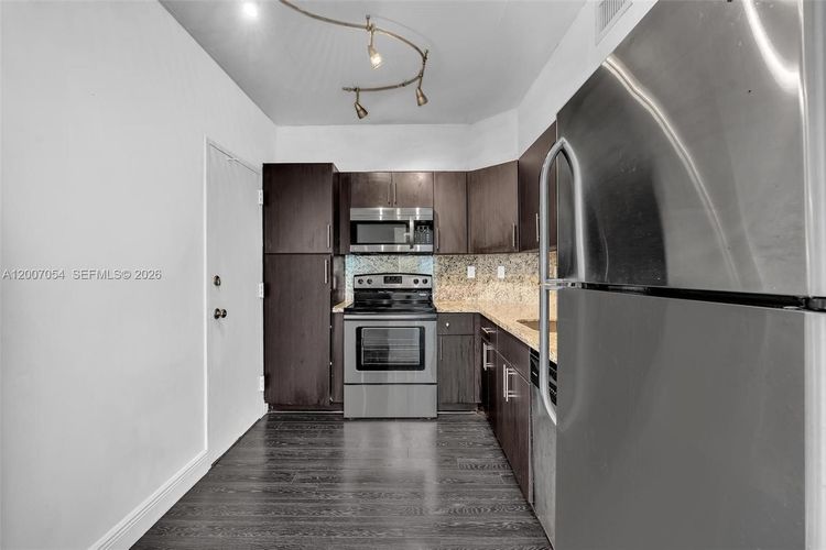 Arlen House West #228 image #9