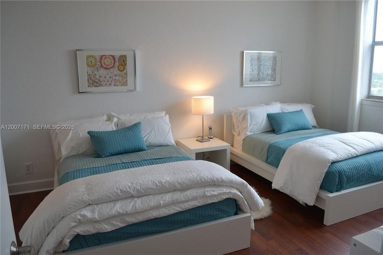 401 Blu Condo #1013 image #9