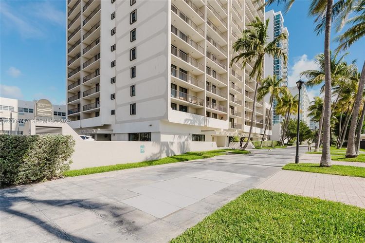 Oceanfront Plaza #803 image #14