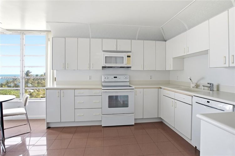 Sands of Key Biscayne #7L image #11