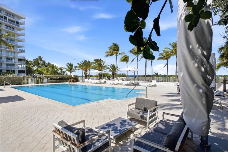 Sands of Key Biscayne #7L image #25