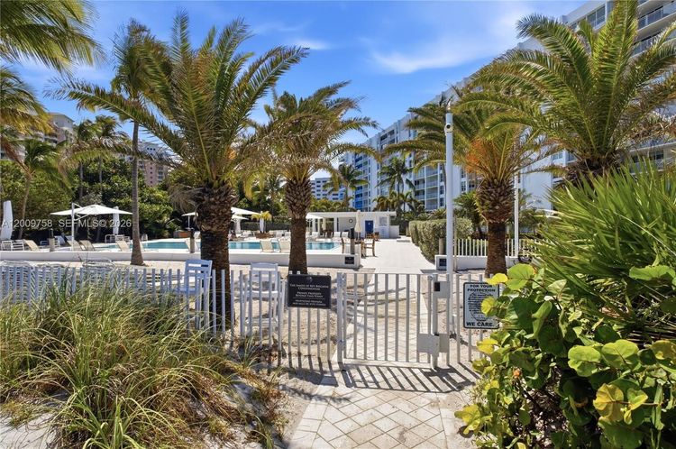 Sands of Key Biscayne #7L image #27