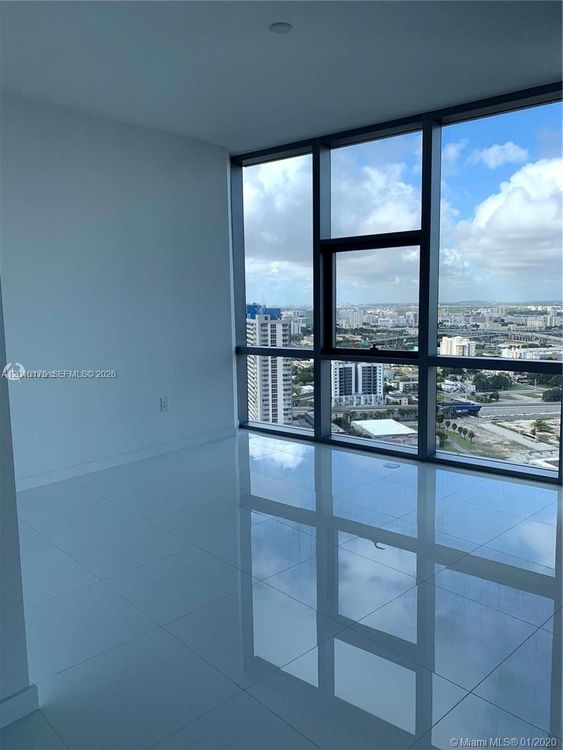 Paramount Miami Worldcenter #2700 image #10