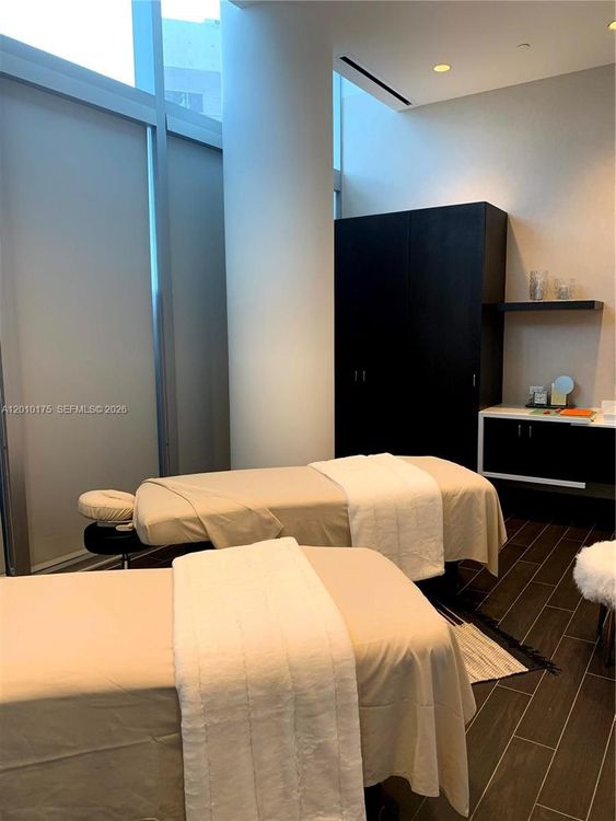 Paramount Miami Worldcenter #2700 image #19