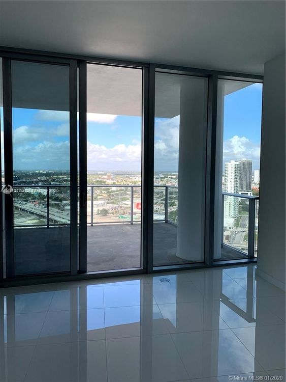 Paramount Miami Worldcenter #2700 image #8