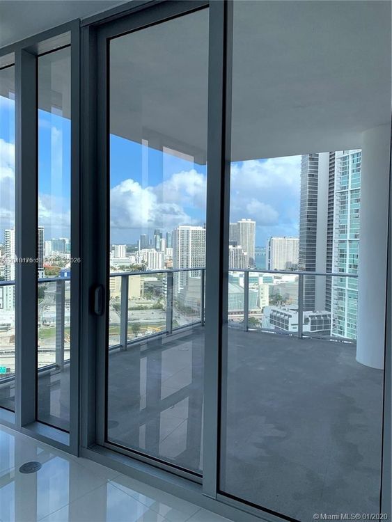 Paramount Miami Worldcenter #2700 image #9