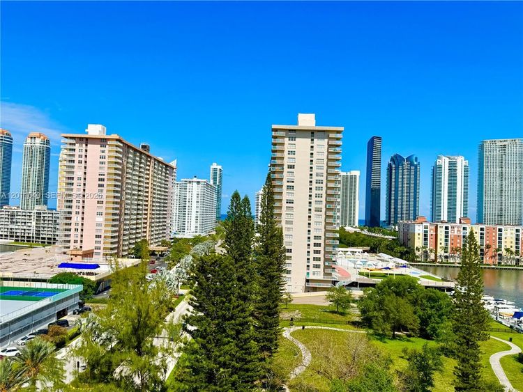 Winston Towers #1112 image #6