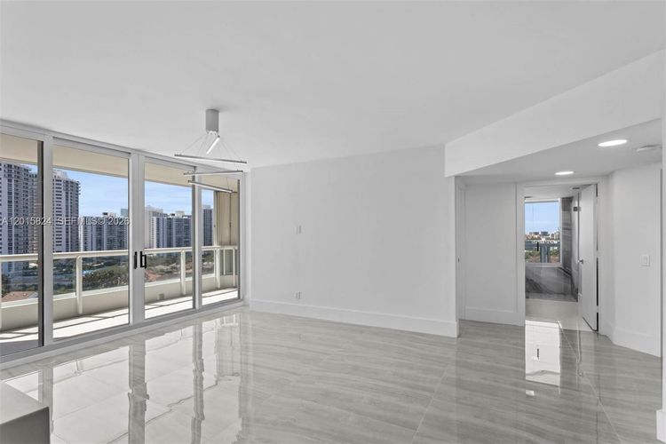 South Tower at the Point #1409 image #11