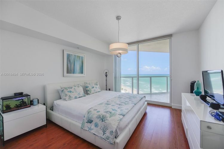 La Perla #1804 image #13