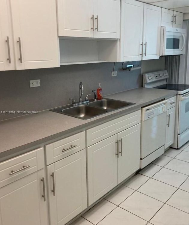 Burleigh House #912 image #10
