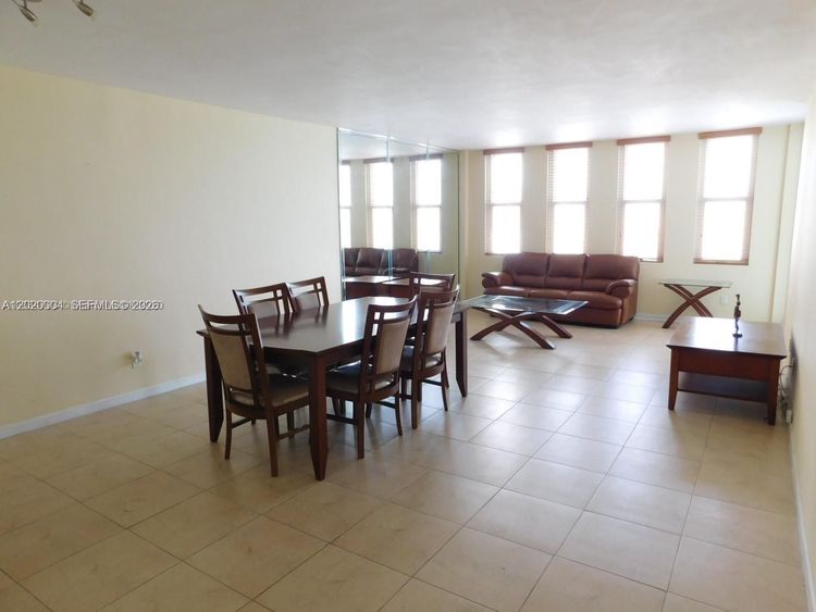 Carriage House #1213 image #20