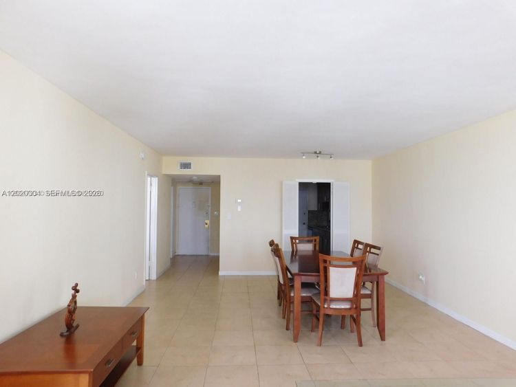 Carriage House #1213 image #21