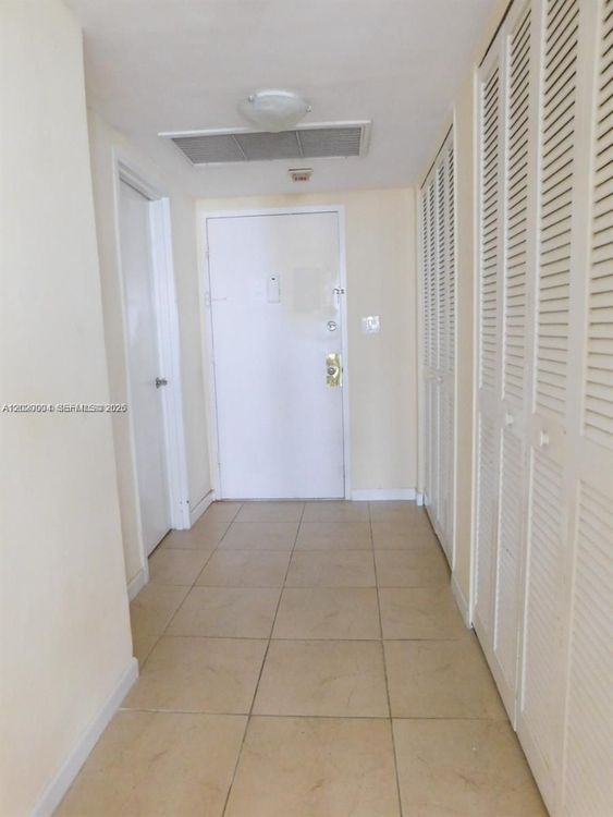 Carriage House #1213 image #22