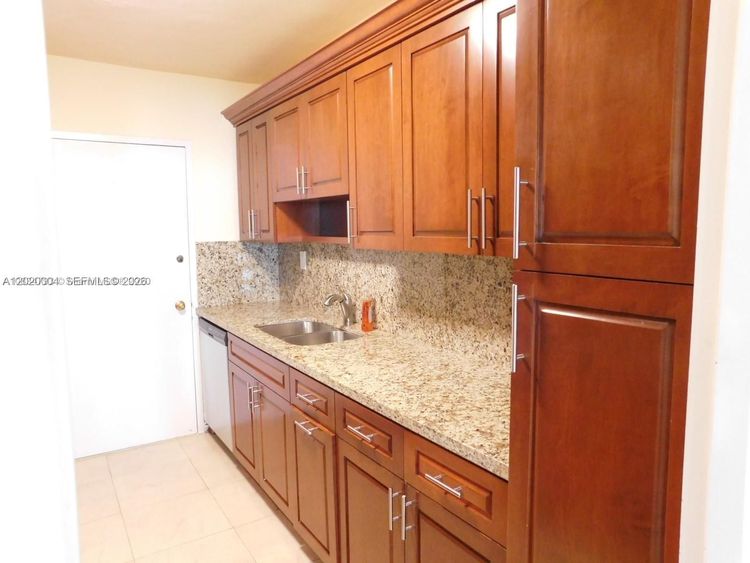 Carriage House #1213 image #24