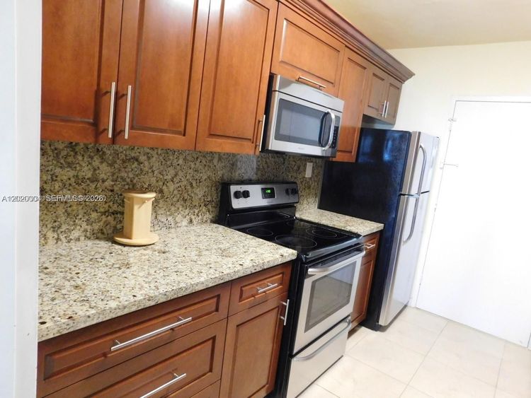 Carriage House #1213 image #25