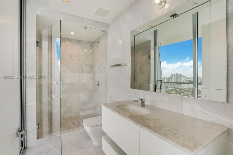 Turnberry Ocean Club Residences #1804 image #12