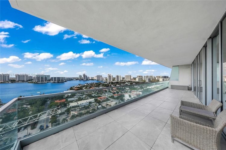 Turnberry Ocean Club Residences #1804 image #13