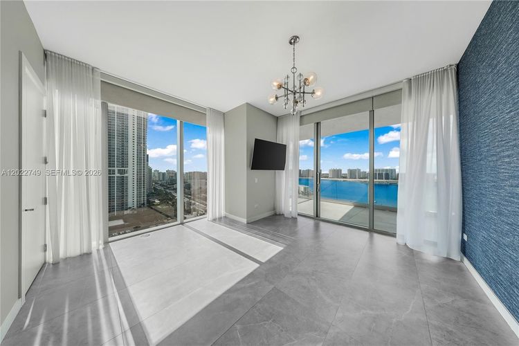 Turnberry Ocean Club Residences #1804 image #14