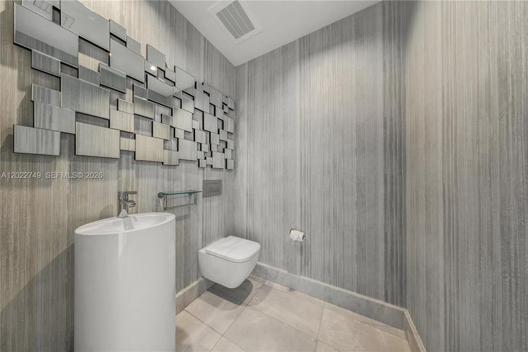 Turnberry Ocean Club Residences #1804 image #21