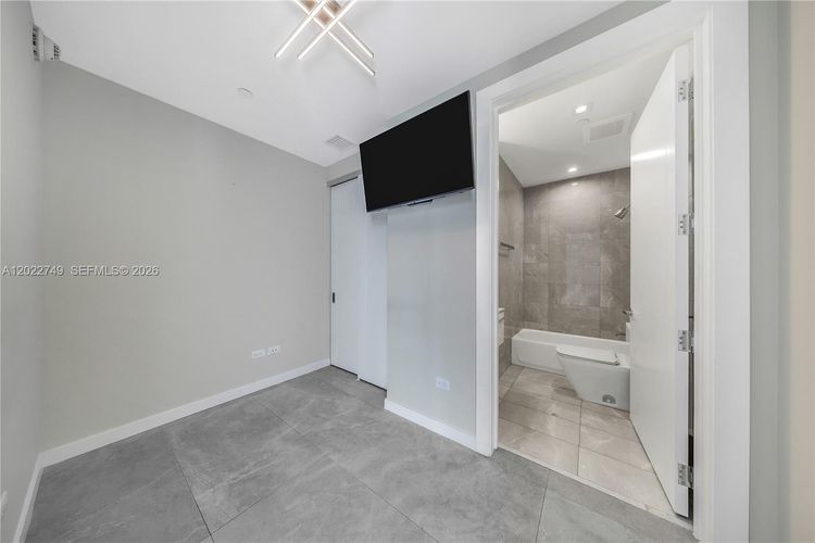 Turnberry Ocean Club Residences #1804 image #22