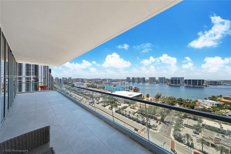 Turnberry Ocean Club Residences #1804 image #29