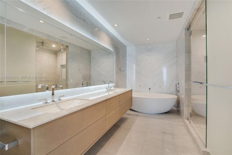 Turnberry Ocean Club Residences #1804 image #8