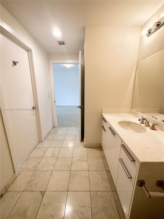 Avenue 1060 Brickell #2515 image #15