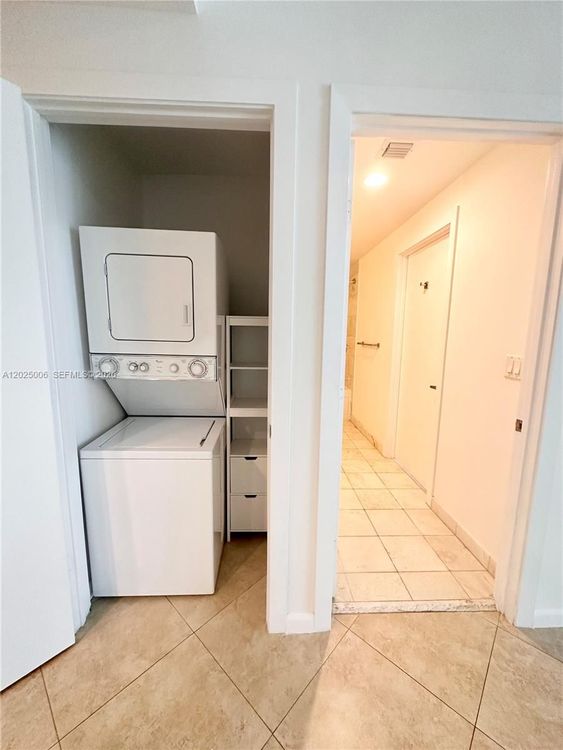 Avenue 1060 Brickell #2515 image #16