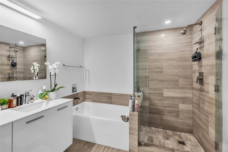 Brickell House #3408 image #22