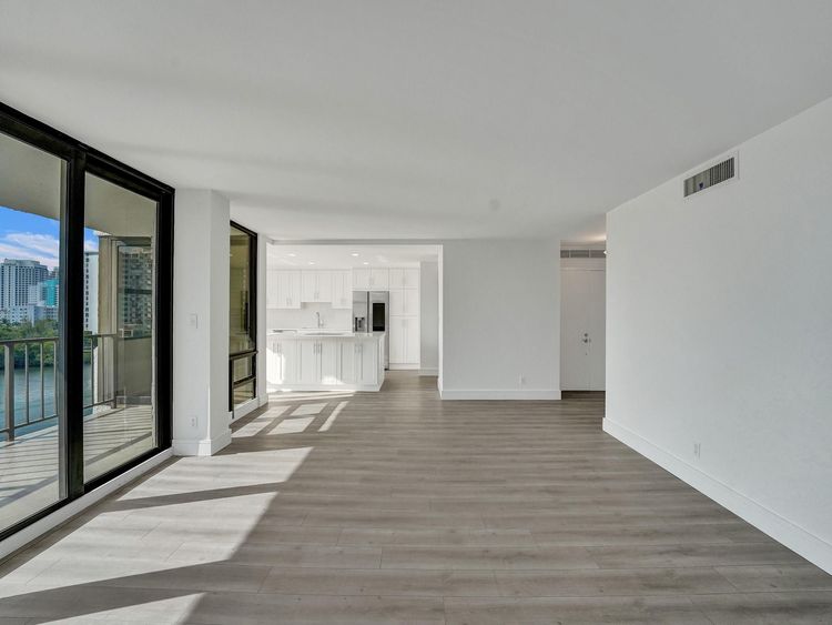 The Corinthian #7E image #19