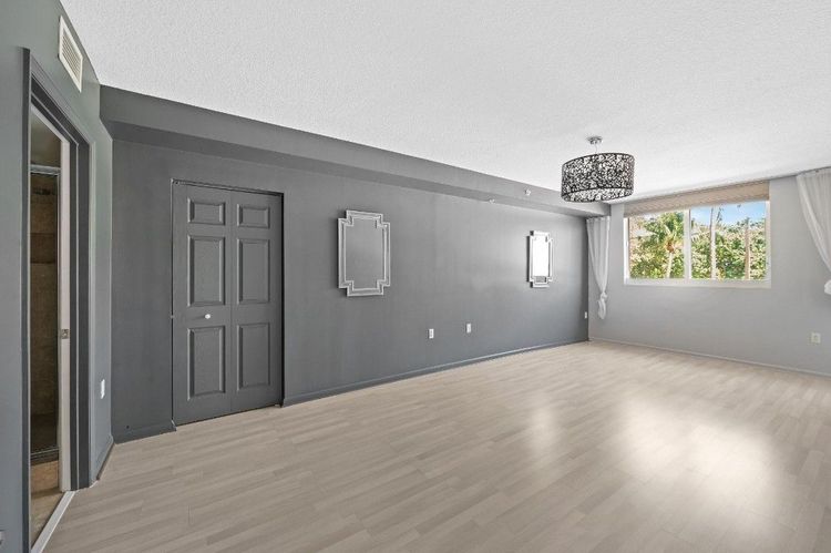 The Vue #201 image #16